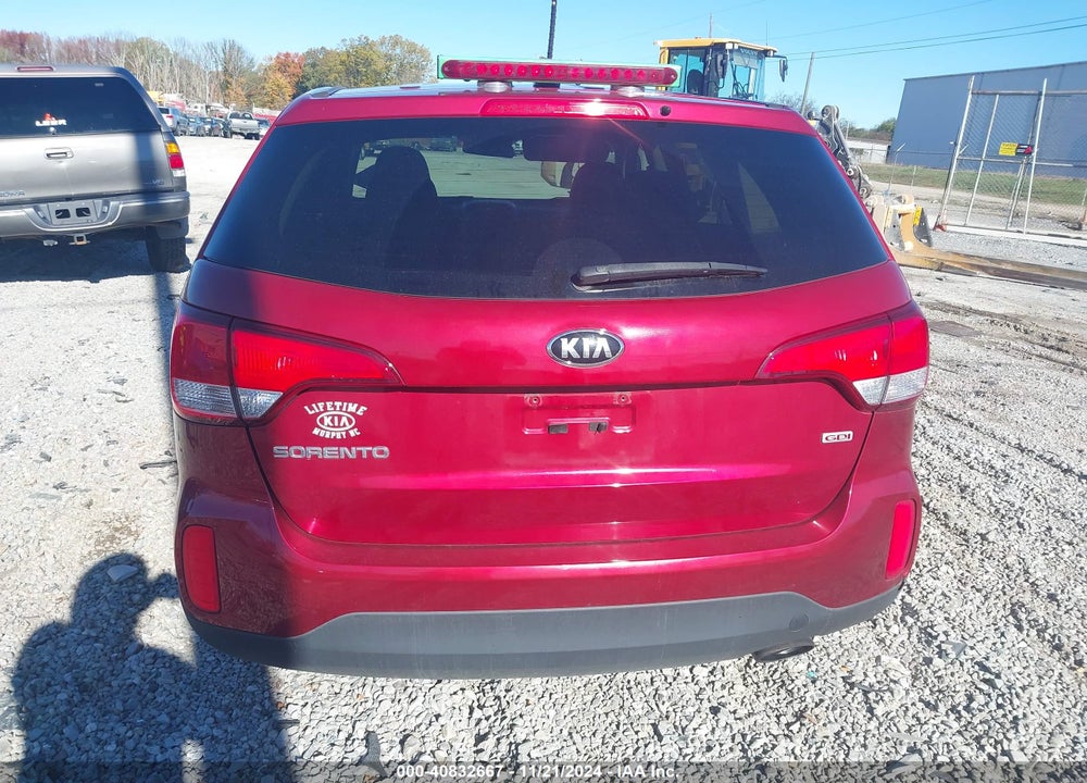 2015 KIA SORENTO LX VIN: 5XYKT3A65FG581244