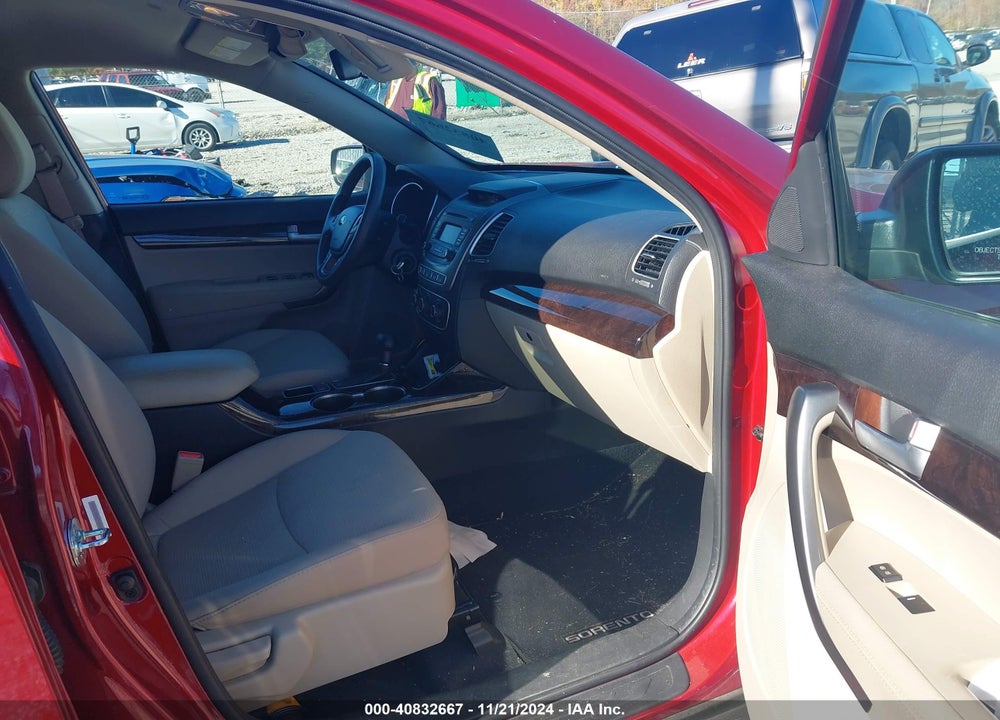 2015 KIA SORENTO LX VIN: 5XYKT3A65FG581244