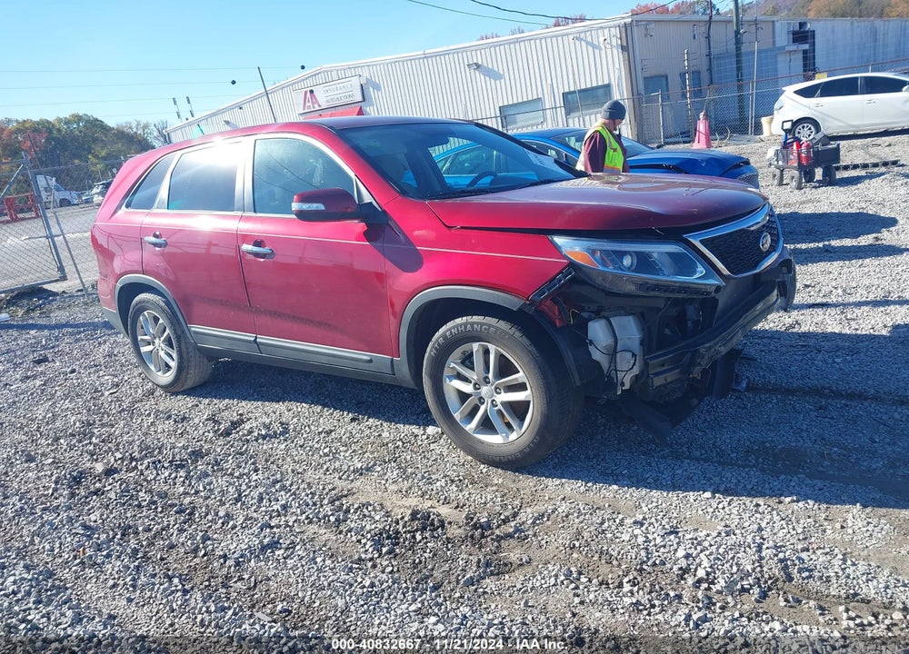 2015 KIA SORENTO LX VIN: 5XYKT3A65FG581244