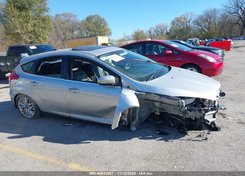 2018 FORD FOCUS TITANIUM VIN: 1FADP3N24JL275210