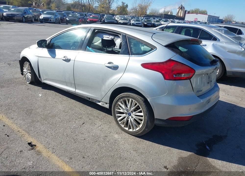 2018 FORD FOCUS TITANIUM VIN: 1FADP3N24JL275210