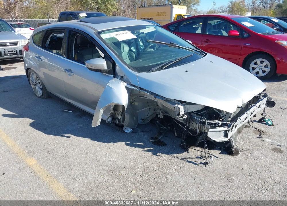 2018 FORD FOCUS TITANIUM VIN: 1FADP3N24JL275210