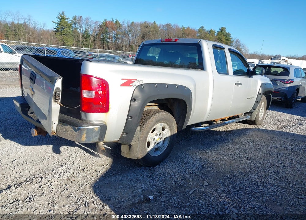 2011 CHEVROLET SILVERADO 1500 WORK TRUCK VIN: 1GCRKPEAXBZ285669