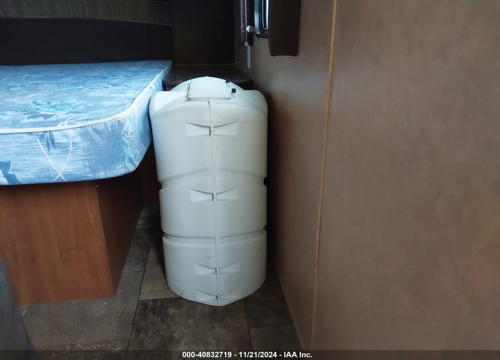 2013 JAYCO JAY FLIGHT TRAVEL TRAILER VIN: 1UJBJ0BP5D18D0274