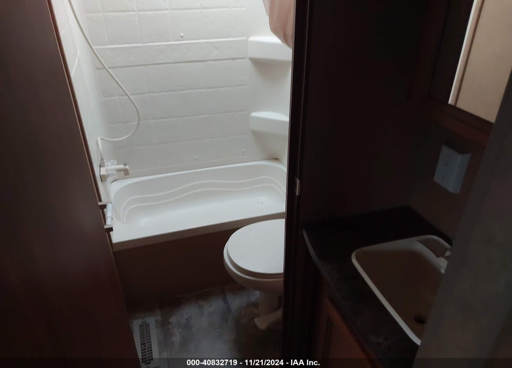 2013 JAYCO JAY FLIGHT TRAVEL TRAILER VIN: 1UJBJ0BP5D18D0274
