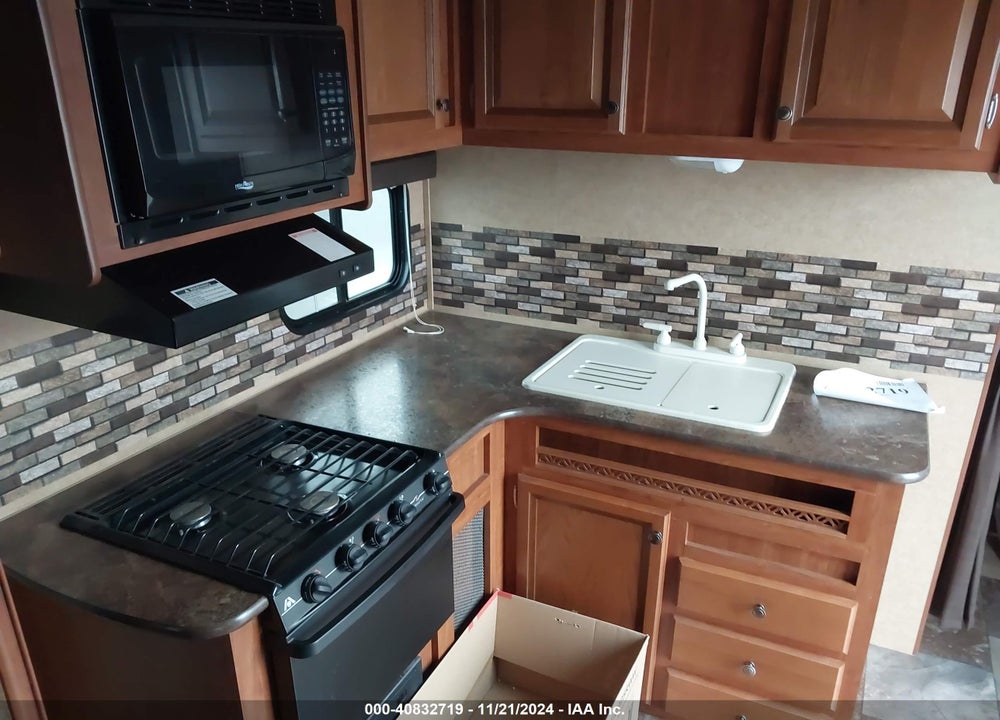 2013 JAYCO JAY FLIGHT TRAVEL TRAILER VIN: 1UJBJ0BP5D18D0274