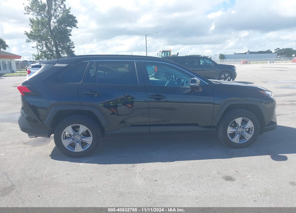 2024 TOYOTA RAV4 XLE VIN: 2T3W1RFV3RW305192