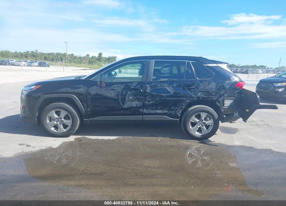2024 TOYOTA RAV4 XLE VIN: 2T3W1RFV3RW305192