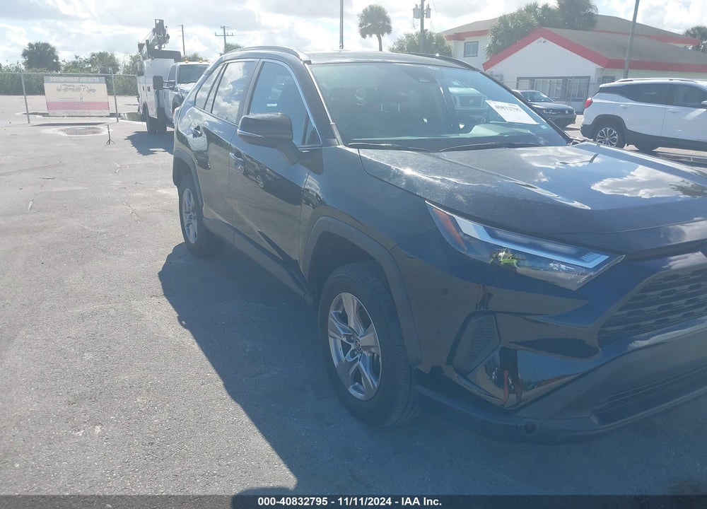 2024 TOYOTA RAV4 XLE VIN: 2T3W1RFV3RW305192