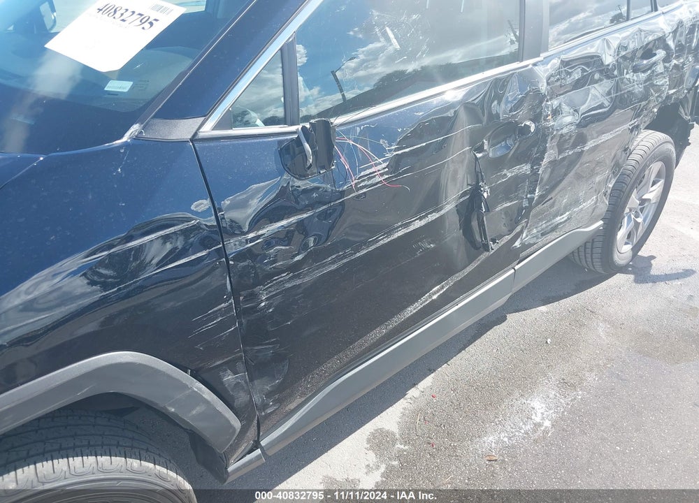 2024 TOYOTA RAV4 XLE VIN: 2T3W1RFV3RW305192