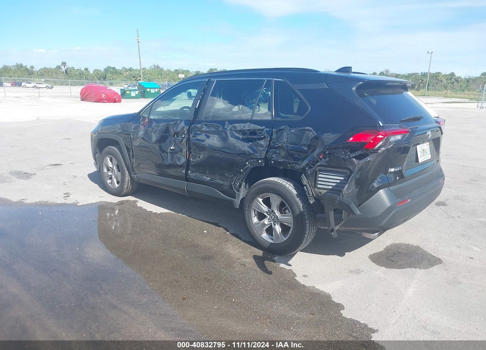 2024 TOYOTA RAV4 XLE VIN: 2T3W1RFV3RW305192