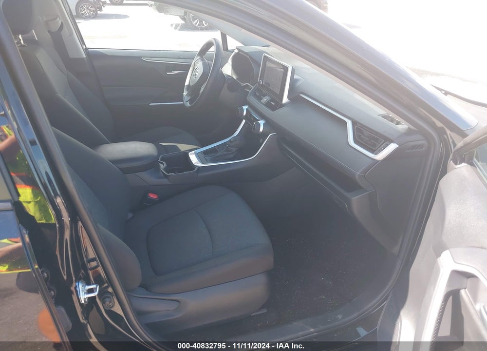 2024 TOYOTA RAV4 XLE VIN: 2T3W1RFV3RW305192