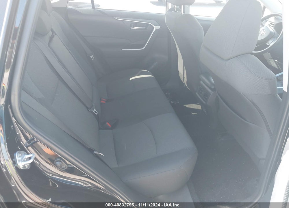 2024 TOYOTA RAV4 XLE VIN: 2T3W1RFV3RW305192