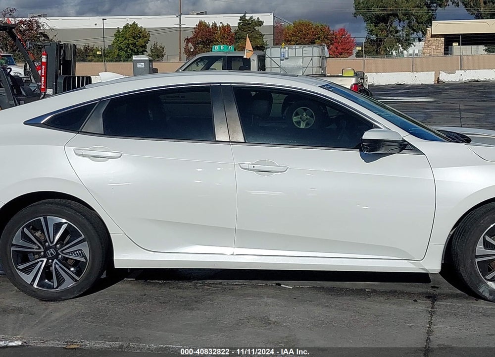 2018 HONDA CIVIC EX-L VIN: JHMFC1F82JX028734