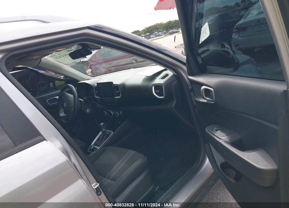 2023 HYUNDAI VENUE SEL VIN: KMHRC8A38PU241924