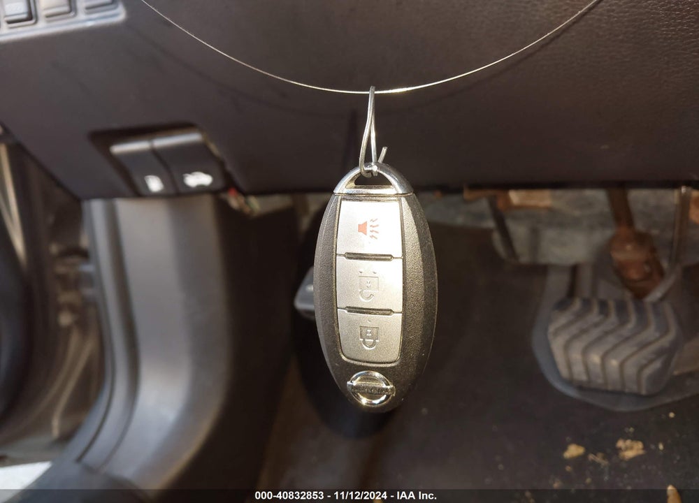 2017 NISSAN ROGUE VIN: JN8AT2MV0HW272980