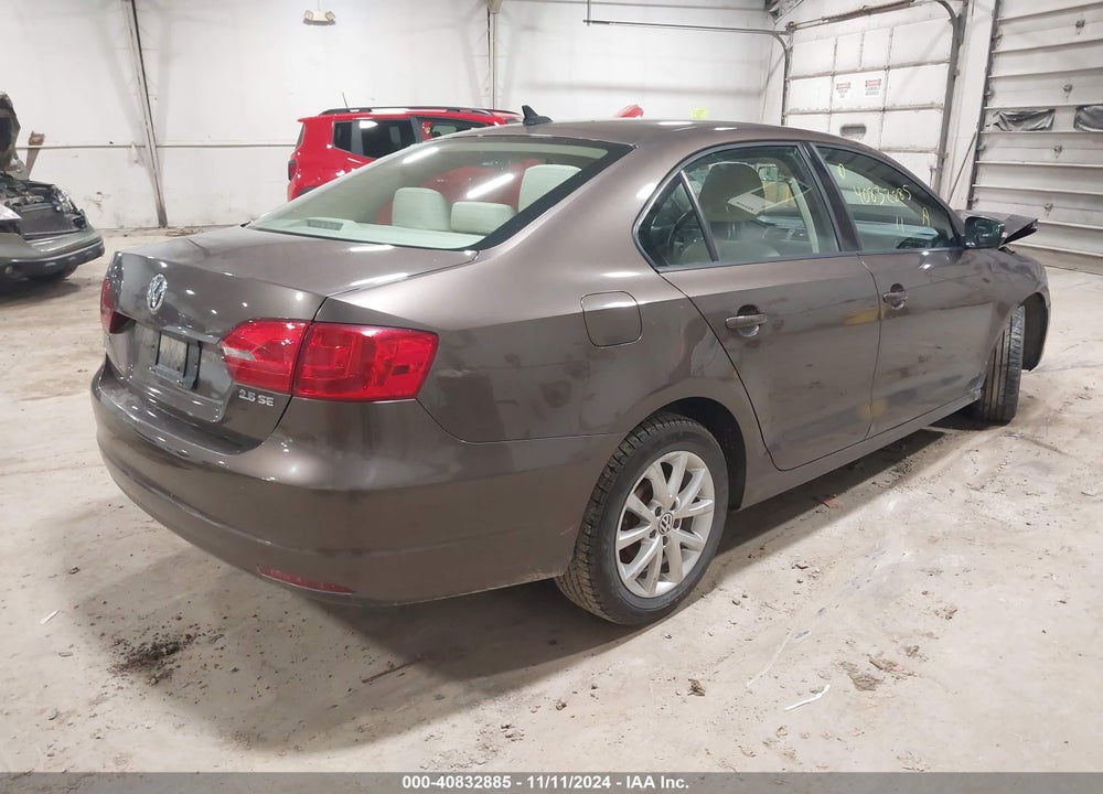 2011 VOLKSWAGEN JETTA 2.5L SE VIN: 3VWBZ7AJ5BM325223