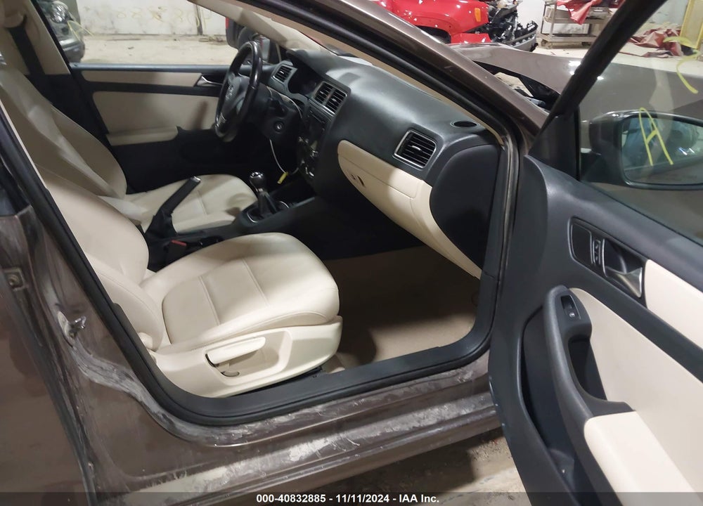2011 VOLKSWAGEN JETTA 2.5L SE VIN: 3VWBZ7AJ5BM325223