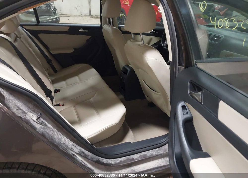 2011 VOLKSWAGEN JETTA 2.5L SE VIN: 3VWBZ7AJ5BM325223