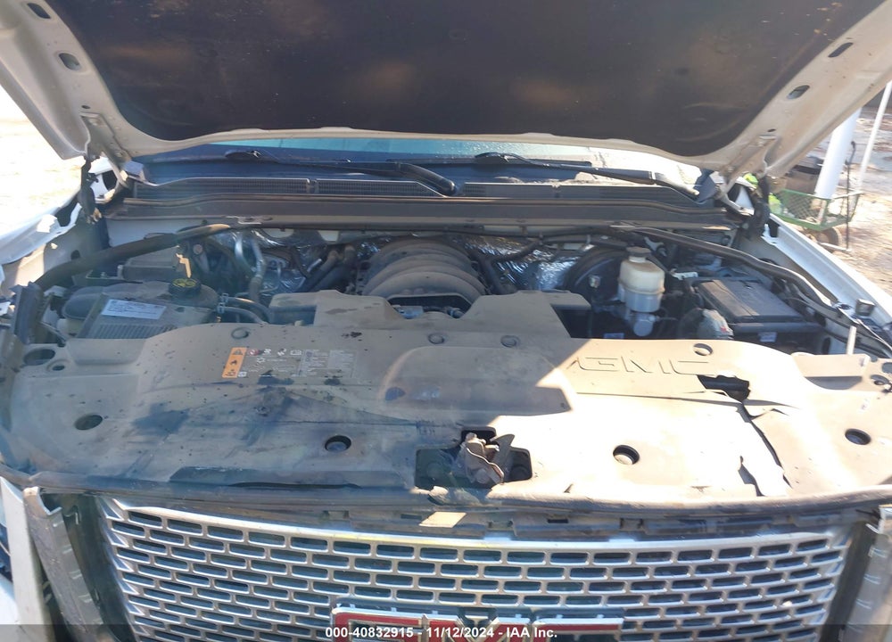 2017 GMC YUKON XL DENALI VIN: 1GKS2HKJ4HR201015