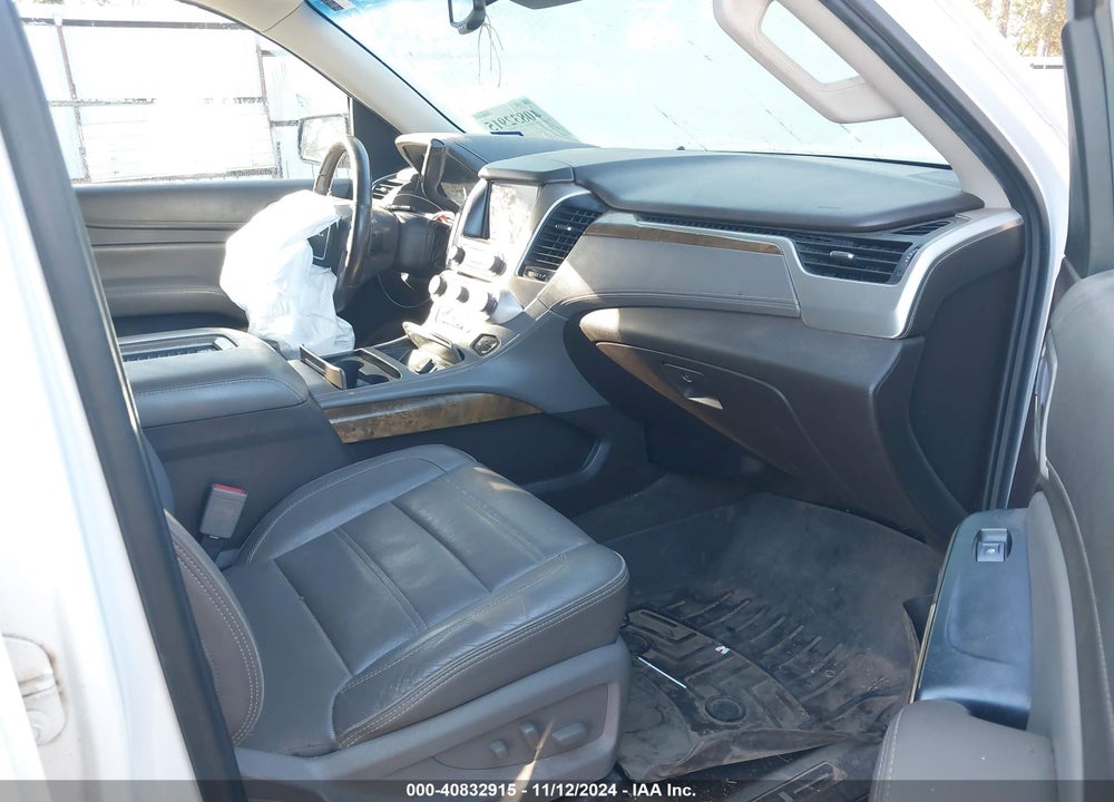 2017 GMC YUKON XL DENALI VIN: 1GKS2HKJ4HR201015
