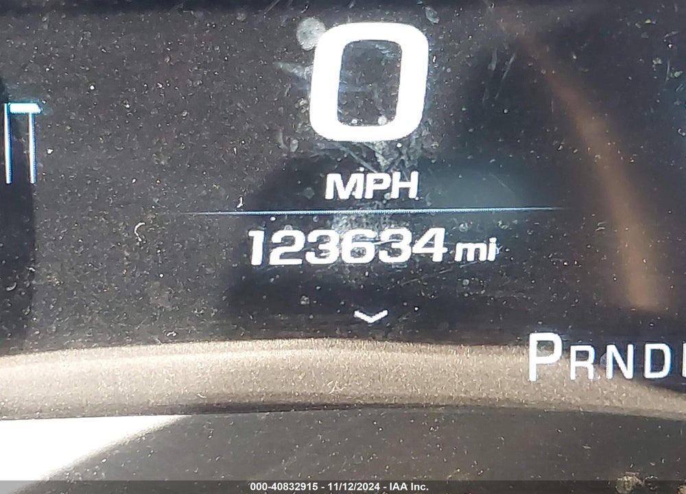 2017 GMC YUKON XL DENALI VIN: 1GKS2HKJ4HR201015