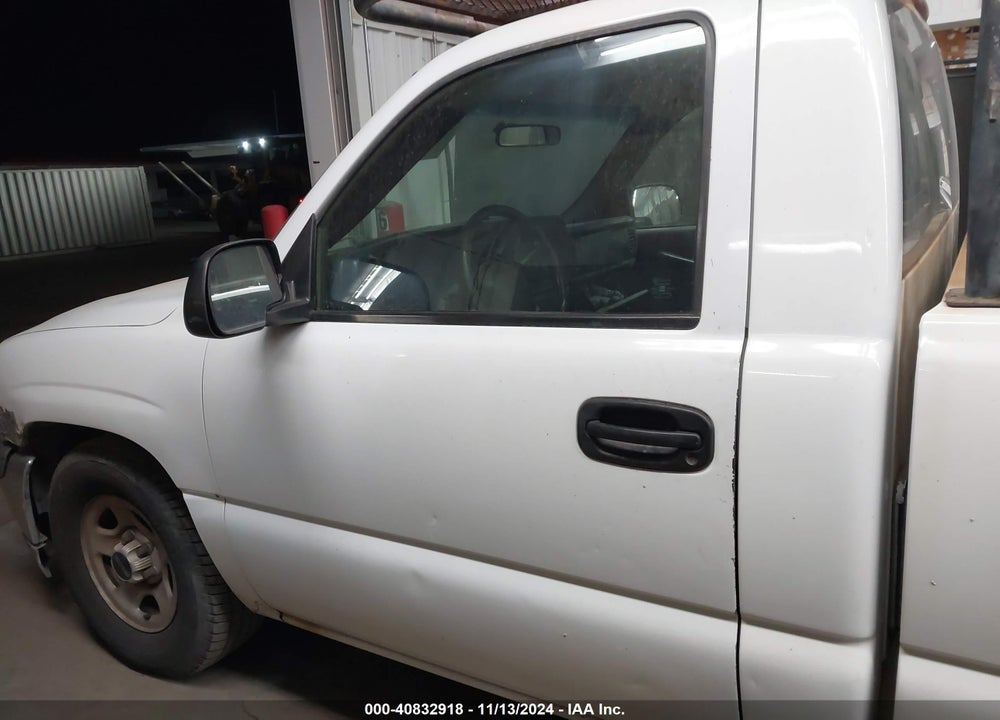 2000 GMC SIERRA 1500 SL VIN: 1GTEC14V6YE900487