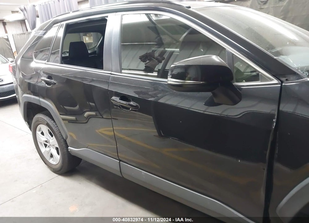 2019 TOYOTA RAV4 XLE VIN: JTMW1RFV8KD510218