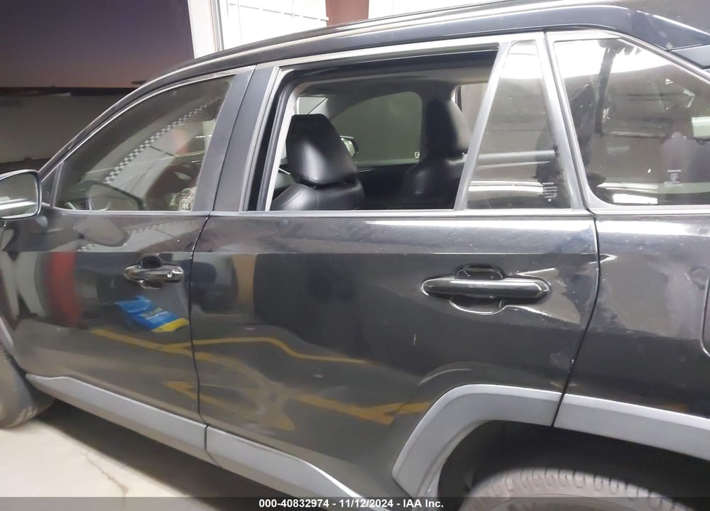 2019 TOYOTA RAV4 XLE VIN: JTMW1RFV8KD510218