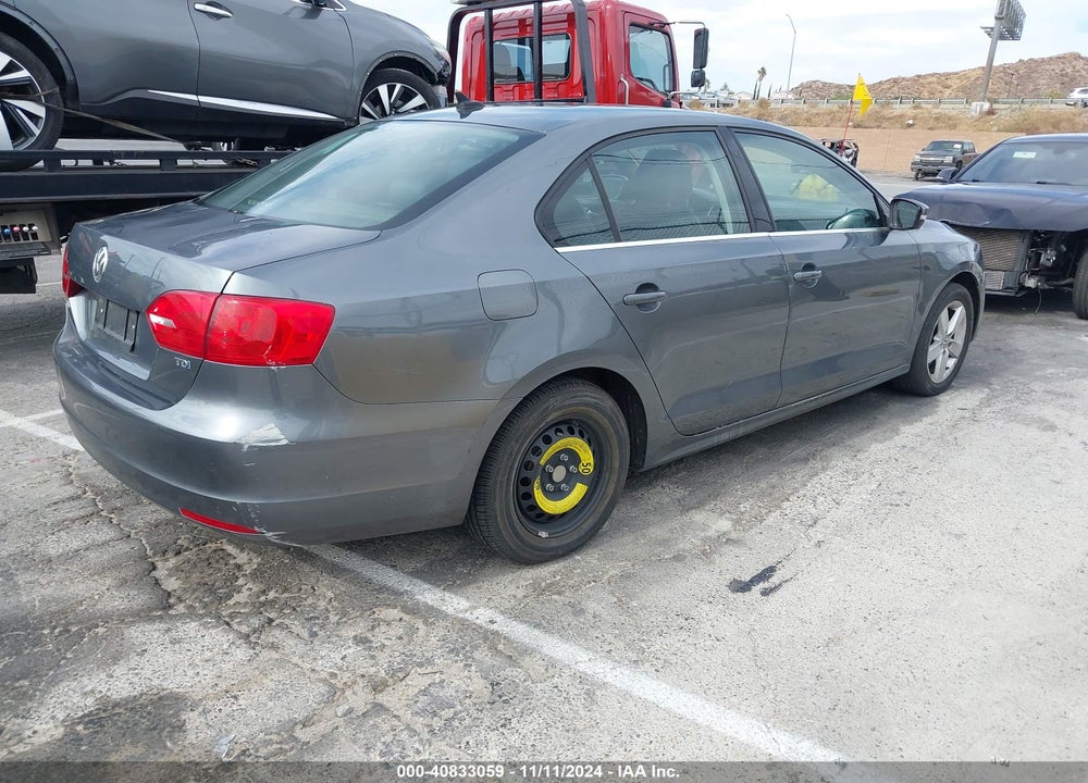 2014 VOLKSWAGEN JETTA 2.0L TDI VIN: 3VWLL7AJ8EM392182