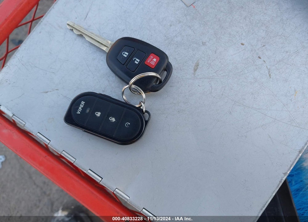 2015 TOYOTA RAV4 XLE VIN: 2T3RFREV8FW284285