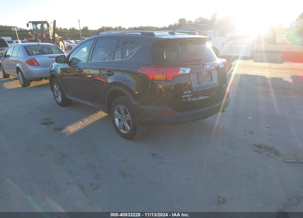 2015 TOYOTA RAV4 XLE VIN: 2T3RFREV8FW284285