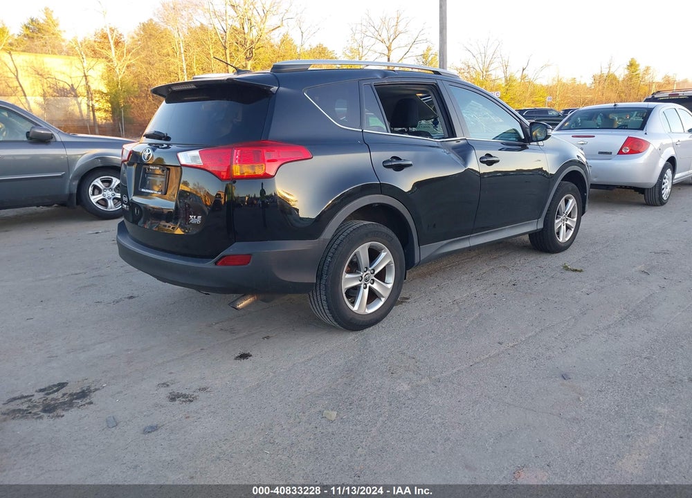 2015 TOYOTA RAV4 XLE VIN: 2T3RFREV8FW284285