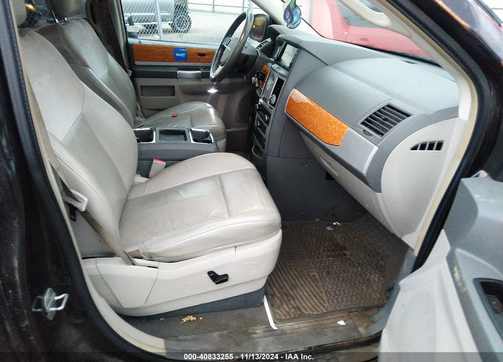 2010 CHRYSLER TOWN & COUNTRY NEW LIMITED VIN: 2A4RR7DX1AR322452