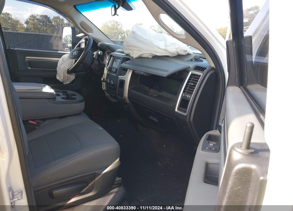 2018 RAM 2500 SLT 4X4 6'4 BOX VIN: 3C6UR5DL1JG426535