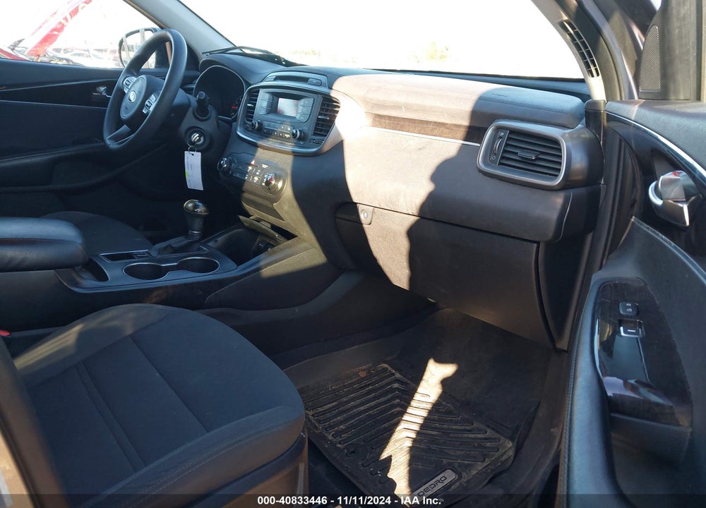 2016 KIA SORENTO VIN: 5XYPG4A31GG018912