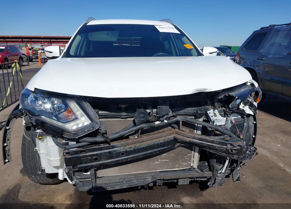 2018 NISSAN ROGUE SV VIN: KNMAT2MTXJP559351