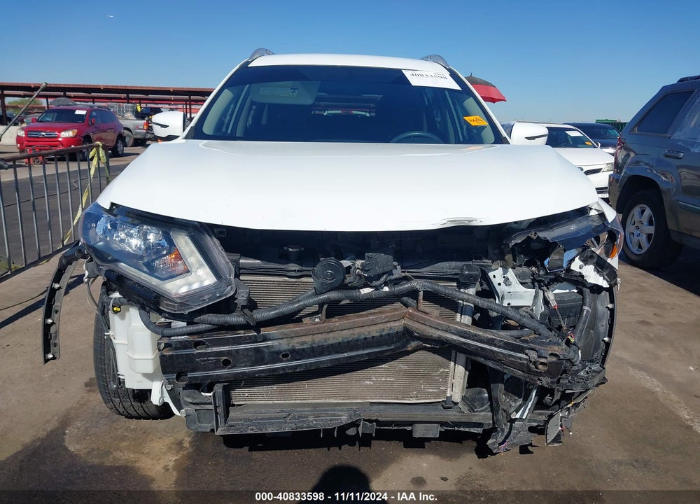 2018 NISSAN ROGUE SV VIN: KNMAT2MTXJP559351