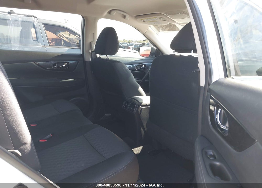 2018 NISSAN ROGUE SV VIN: KNMAT2MTXJP559351