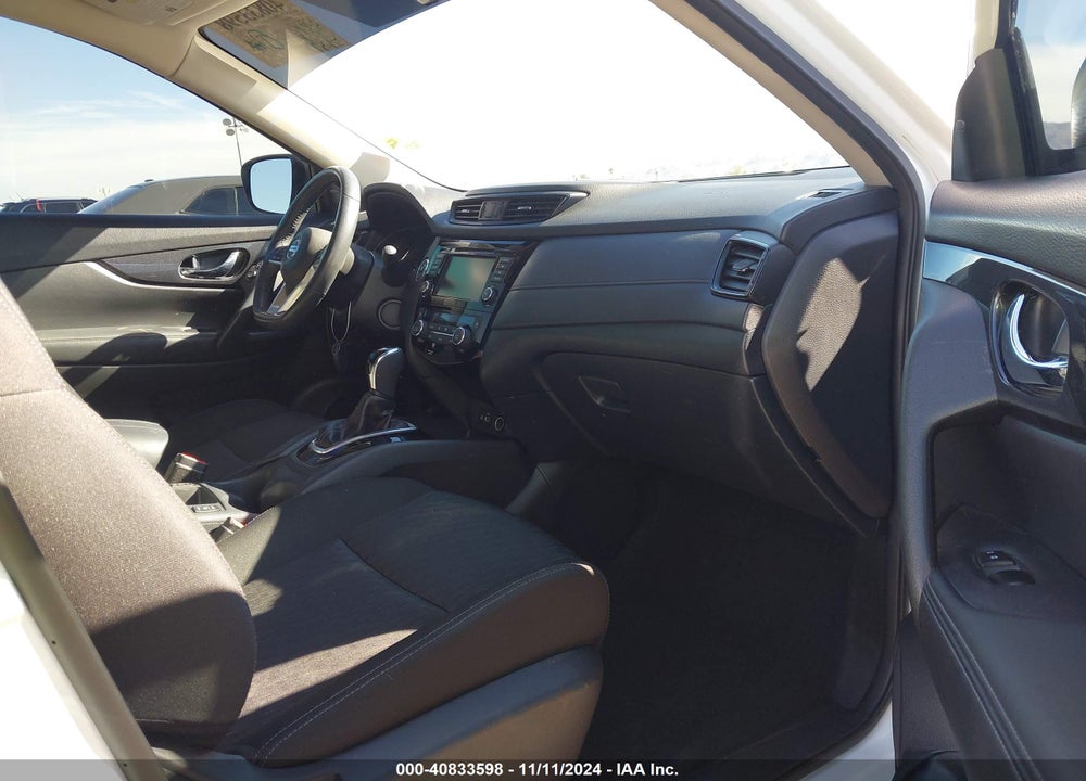 2018 NISSAN ROGUE SV VIN: KNMAT2MTXJP559351