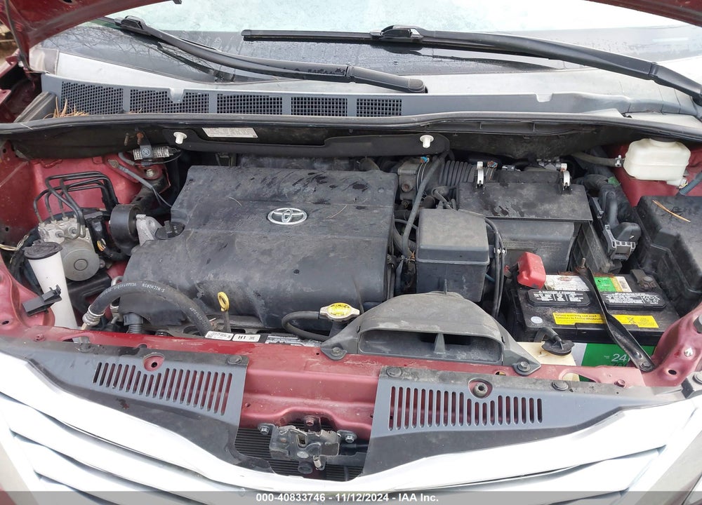 2013 TOYOTA SIENNA XLE V6 8 PASSENGER VIN: 5TDYK3DC2DS282986