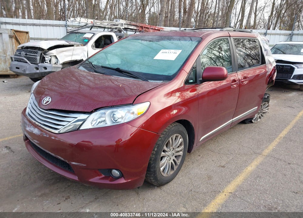 2013 TOYOTA SIENNA XLE V6 8 PASSENGER VIN: 5TDYK3DC2DS282986
