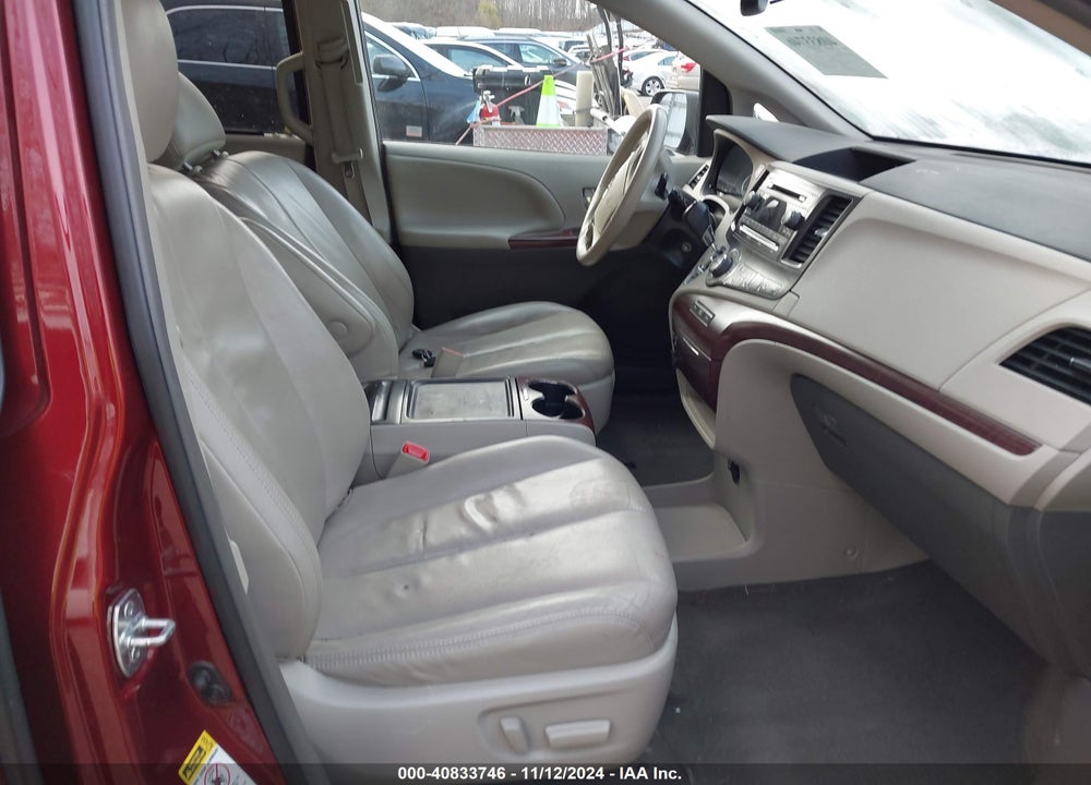 2013 TOYOTA SIENNA XLE V6 8 PASSENGER VIN: 5TDYK3DC2DS282986