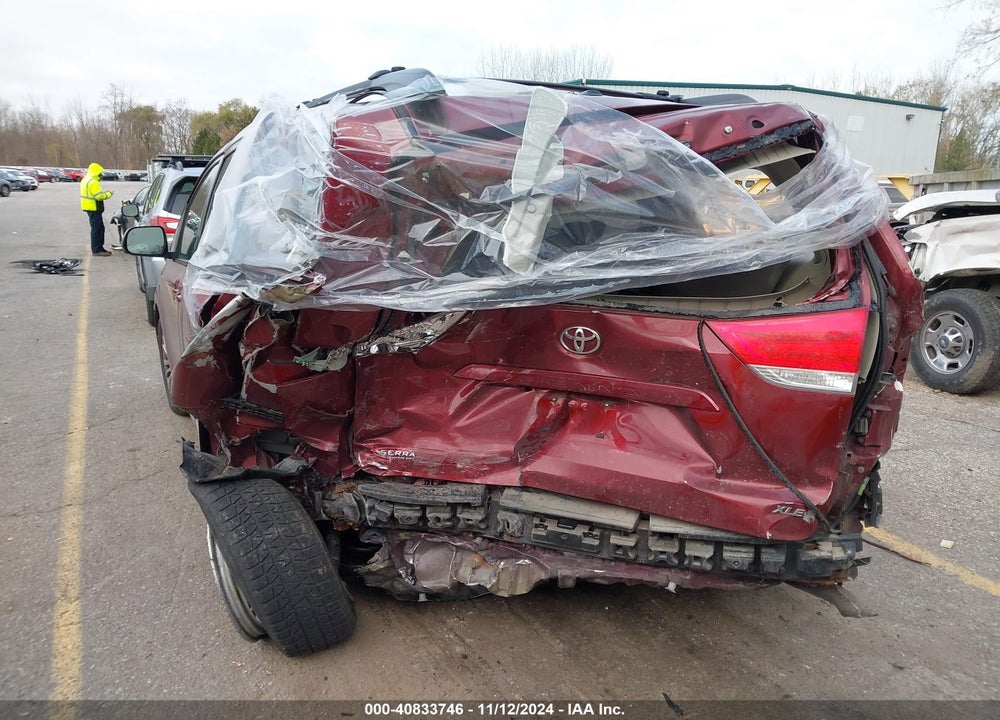 2013 TOYOTA SIENNA XLE V6 8 PASSENGER VIN: 5TDYK3DC2DS282986