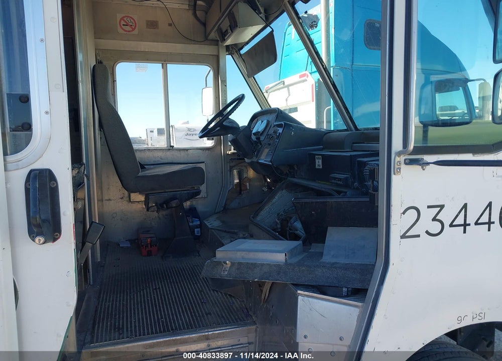 2007 FREIGHTLINER CHASSIS M LINE WALK-IN VAN VIN: 4UZAAPDH27CY23446