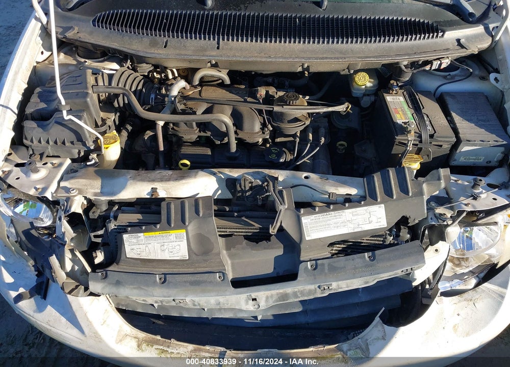 2005 CHRYSLER TOWN & COUNTRY LX VIN: 2C4GP44R15R439568