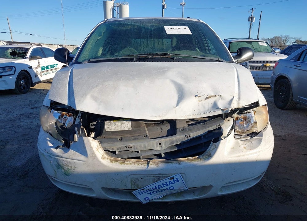 2005 CHRYSLER TOWN & COUNTRY LX VIN: 2C4GP44R15R439568