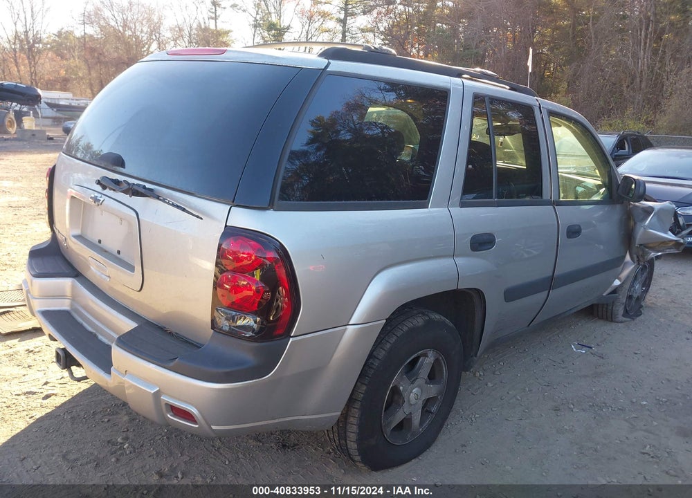 2005 CHEVROLET TRAILBLAZER LS VIN: 1GNDT13S452260660