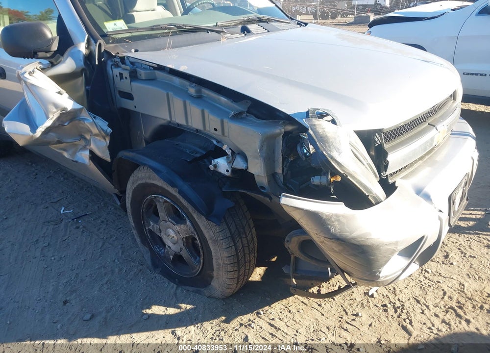 2005 CHEVROLET TRAILBLAZER LS VIN: 1GNDT13S452260660