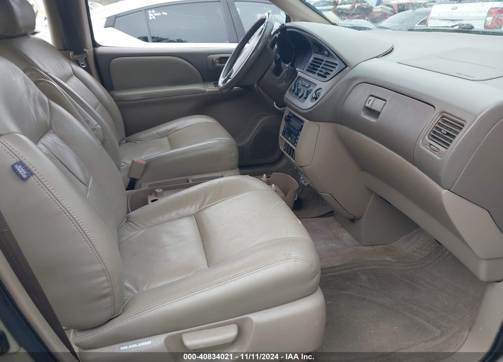2002 TOYOTA SIENNA VIN: 4T3ZF13CX2U427914